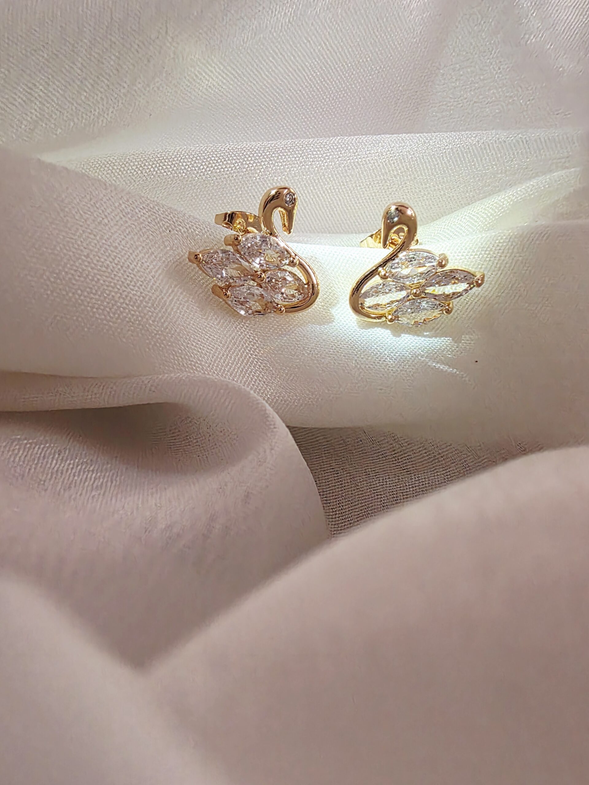 Elegant Swan Sparkle Stud Earrings