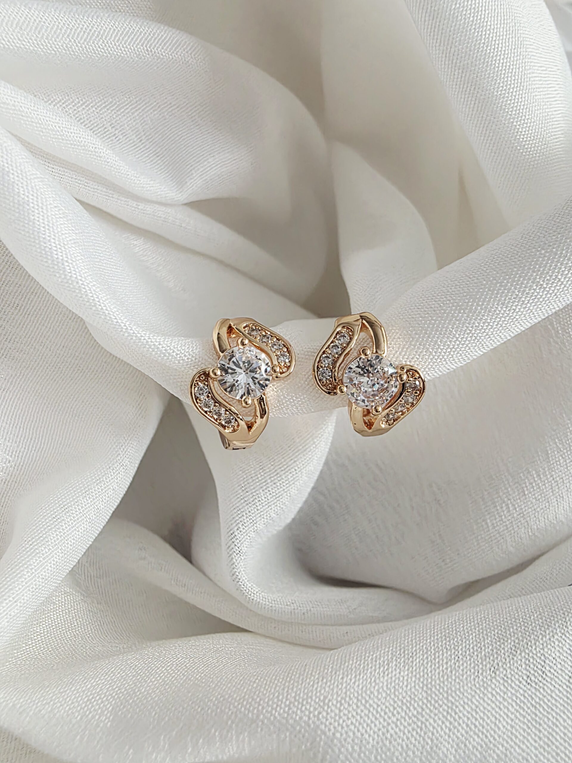 Elegant Crystal Bloom Stud Earrings - Image 2