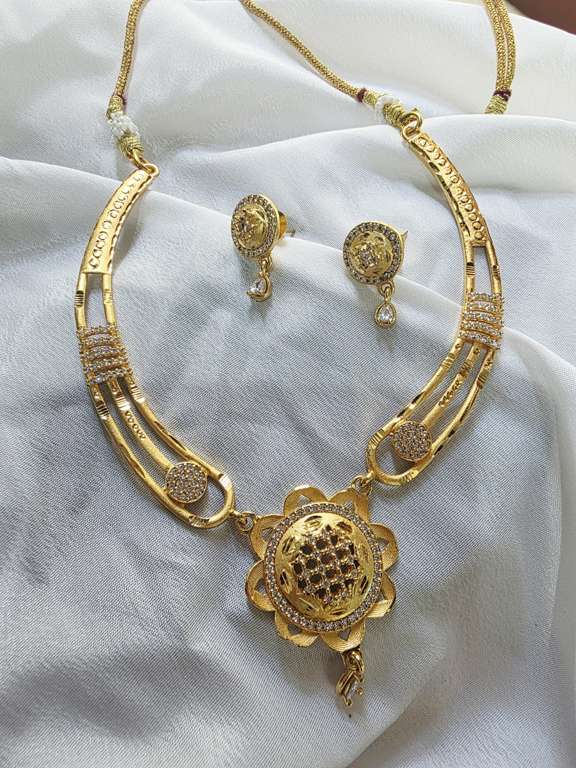 Gold-Plated Necklace & Earring Set with Floral Pendant and CZ Embellishments - Image 4