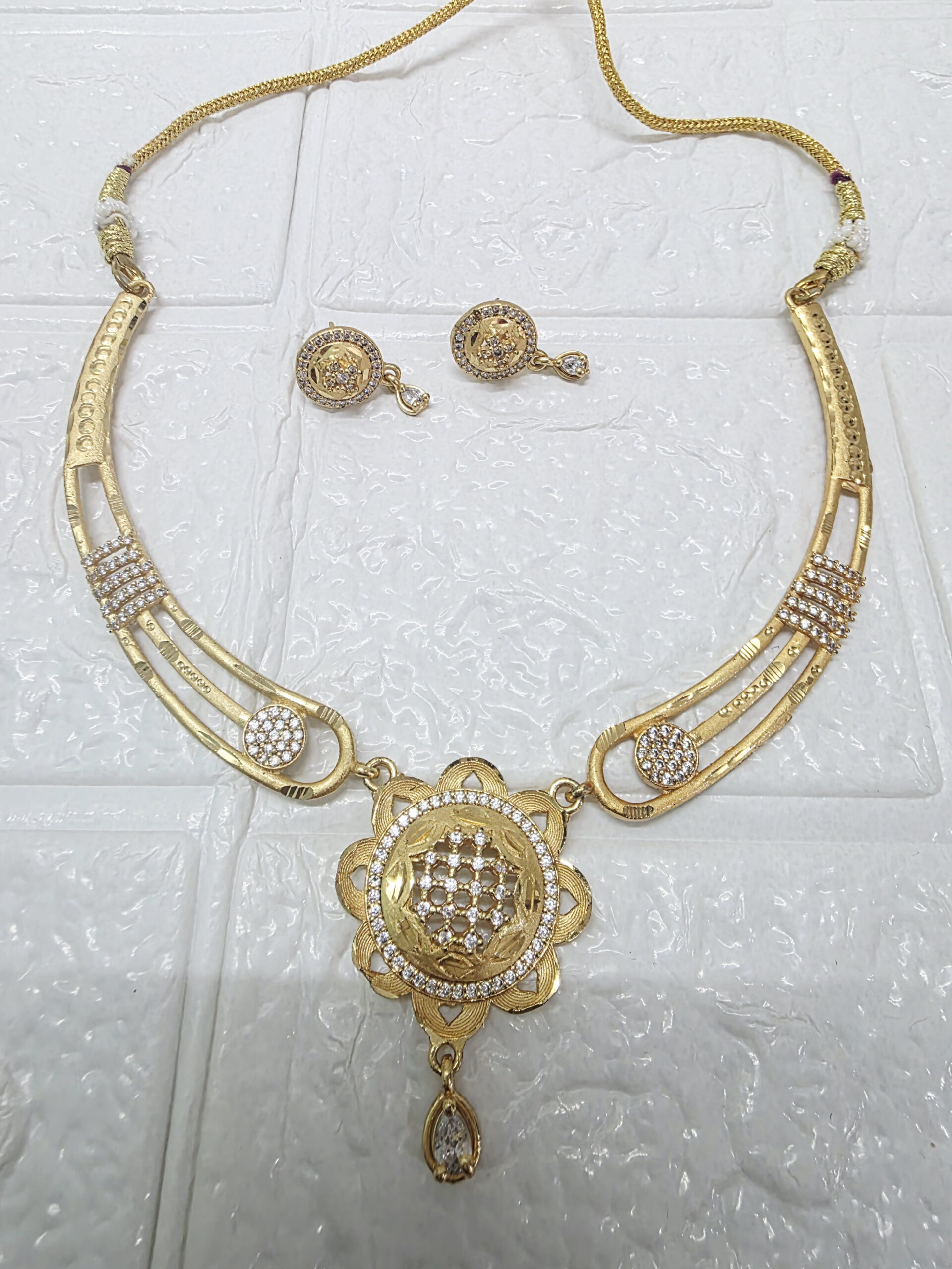 Gold-Plated Necklace & Earring Set with Floral Pendant and CZ Embellishments - Image 3